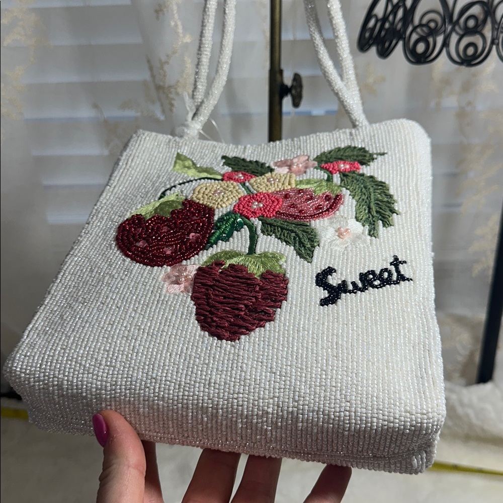 Made in India strawberry white beaded shoulder bag - Picture 2 of 6